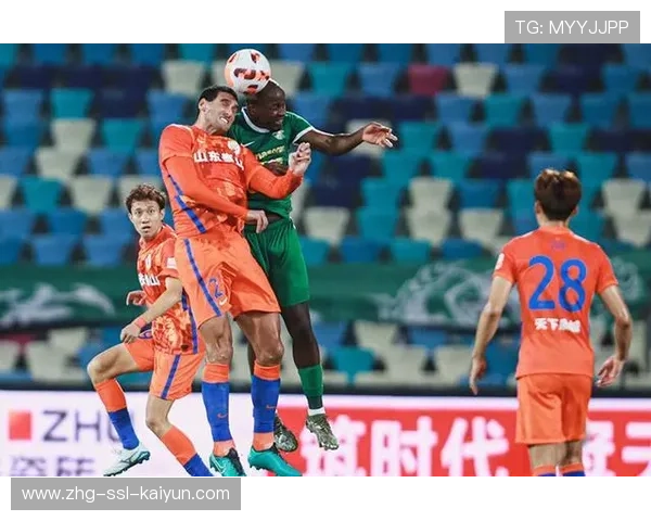 山东泰山连续边路传中，压力持续堆积